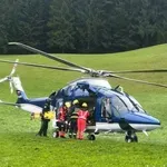 Huda prometna nesreča: 22-letnika so odpeljali s helikopterjem