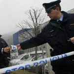 Kriminalistom predal naprave in gesla, nato ostro obračunal z Resnico