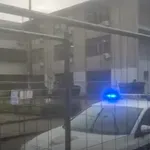 Dijak zabodel drugega učenca in čistilko