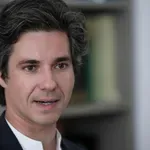 Minister bo postal magister, njegov mentor je znan politični zaveznik