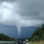Foto in video: Panika na Primorskem, Slovenci v strahu pred tornadom