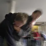 V Postojni se je pred lokalom steplo 20 mladostnikov