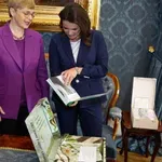Od smuči do umetnin: Takšna darila Slovenija podarja tujim državnikom