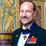 Kljub škandalom je novi kralj nekoč pred smrtjo rešil celo družino