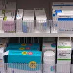 Nekatera poceni zdravila bi lahko v Sloveniji umaknili s trga