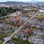 Sporna praksa v Ljubljani: Vnuku zamolčali kraj in uro babičinega pogreba