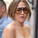 Je to UI ali je Jennifer Lopez k tej obleki res obula take čevlje?
