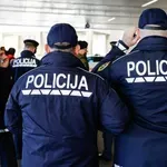 Kranj: Sredi belega dne se je spravil na policiste, končalo se je z ugrizom