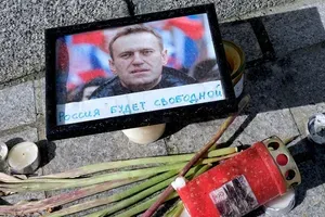 Vodil obred za Navalnega, zdaj ga je doletela Putinova jeza