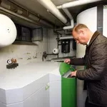 Za uro dela mu je zaračunal 144 evrov in še toliko prevoznih stroškov