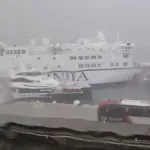 Drama v Splitu: Trajekt trčil v dve ladji, ena se je potopila