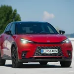 Lexus LBX vibrant edition: Majhen SUV, ki hoče biti nekaj več