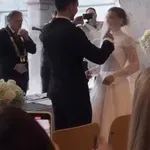 Tako razkošna je bila poroka znanega Slovenca, nevesta je nosila kar dve obleki!