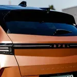 Opel grandland v električni različici premagal celo državo