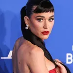 Policijska preiskava: Katy Perry naj bi svojo nožnico drgnila ob igralkin obraz