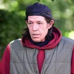 To je sin velike filmskega igralca, s katerim je po 20 letih spet v stikih