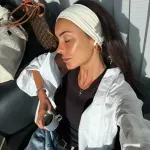 Dragana Mićalović pokazala šta nosi kada nije pred kamerama: Njeno izdanje bez šminke i u farmerkama je pun pogodak