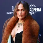Šta je tačno Opera Dressing - novi modni trend koji ove zime skida sa trona tihi luksuz