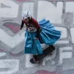 Mlade skejterke iz Bolivije su obukle suknje svojih baka i dobili smo najmoćnije fotografije ovog leta