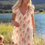 Bela Hadid je potvrdila da je "seoska haljina" siguran izbor za leto