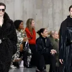 Jednostavan detalj koji će biti modni must-have u 2026. – u trenu izduži figuru