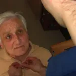 Ko besede zbledijo, ostane dotik